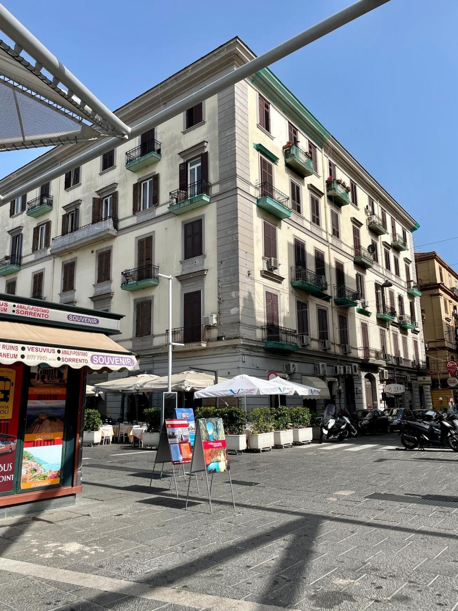 Napoli Centrale Suite Esterno foto